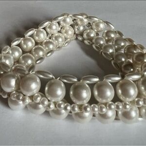 Elegant White Pearl Necklace